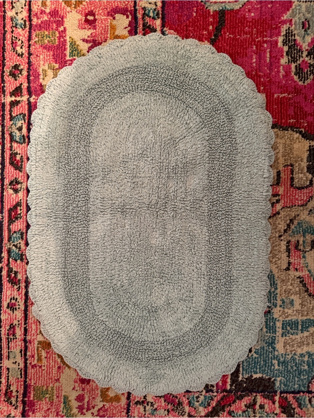 Better Homes And Gardens Light Gray Oval Bath Mat 21” x 32 “